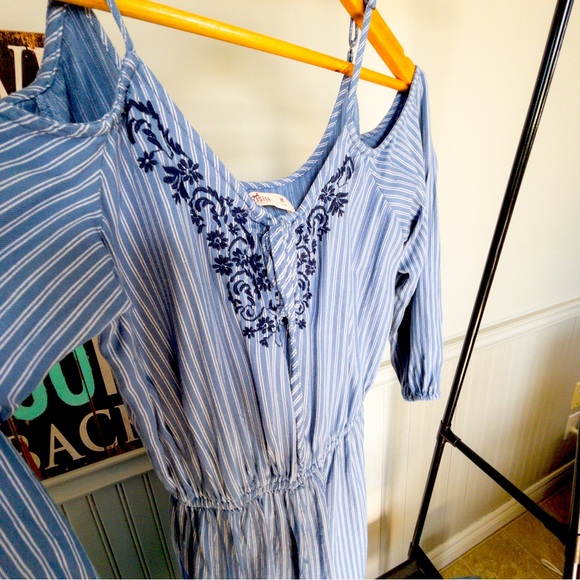 Hollister Summer Blue and White Romper Off the Shoulder Long Sleeve Size M B006 - Picture 9 of 11